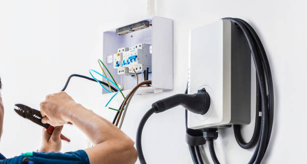 Best Licensed Electrician  in Circle Pines, MN